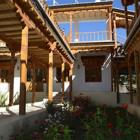 Lha-Ri-Sa Resort Leh Exterior foto